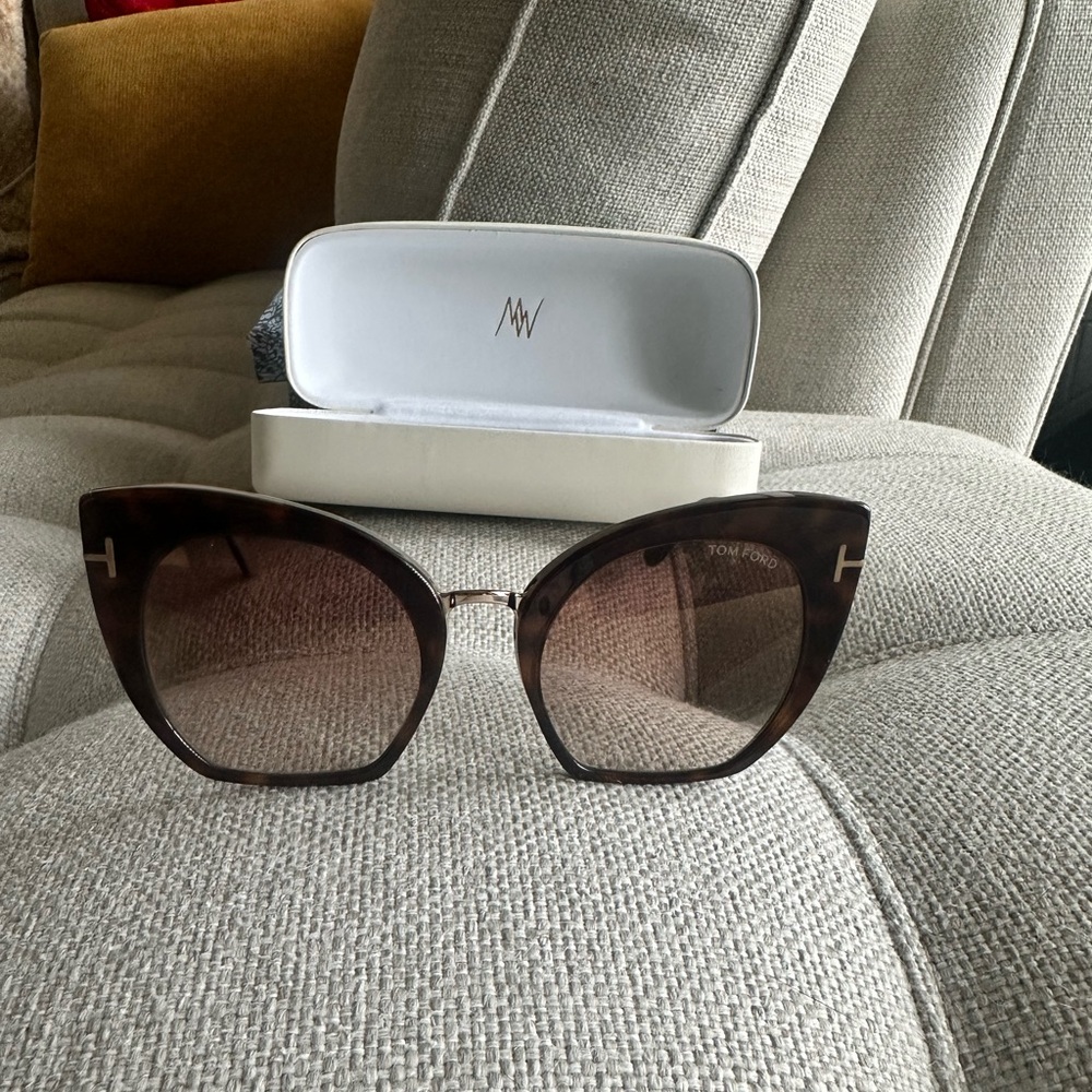 New- Tom Ford Women's Tortoise Sunglasses - originals